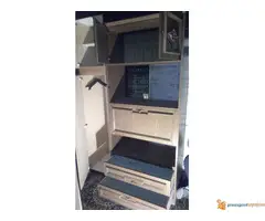 Prodajem beli i braon regal - 4