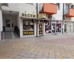 Izdajem lokal u Inđiji u stambenoj zgradi u centru grada