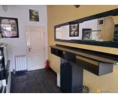 Izdajem lokal u Inđiji u stambenoj zgradi u centru grada