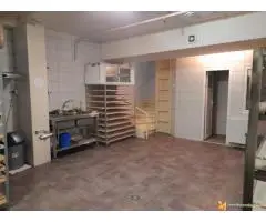 Izdajem lokal u Inđiji u stambenoj zgradi u centru grada