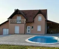 Kuca sa Bazenom i Djakuzijem-na dan ili vise