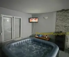 Kuca sa Bazenom i Djakuzijem-na dan ili vise