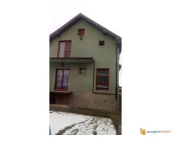 DVE KUCE U STAROM KOSTOLCU