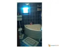 DVE KUCE U STAROM KOSTOLCU