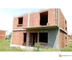 Kuća od 220 m2 na 4,5 ari n. B Bjegović Niš!